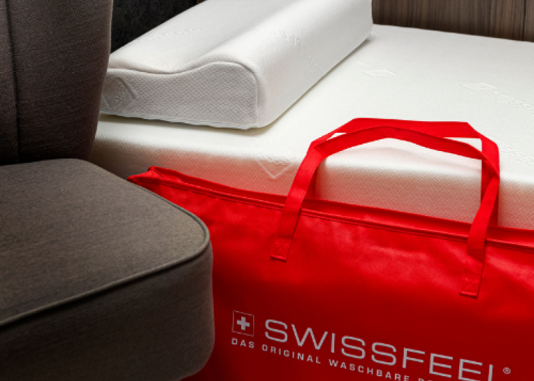 SWISSFEEL Kissen auf Bett